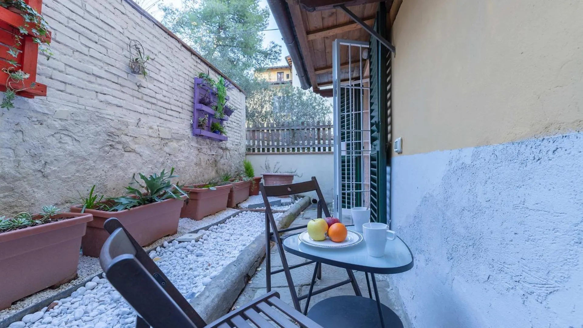 S.Ambrogio Courtyard In Florence-Hosted By Thinah