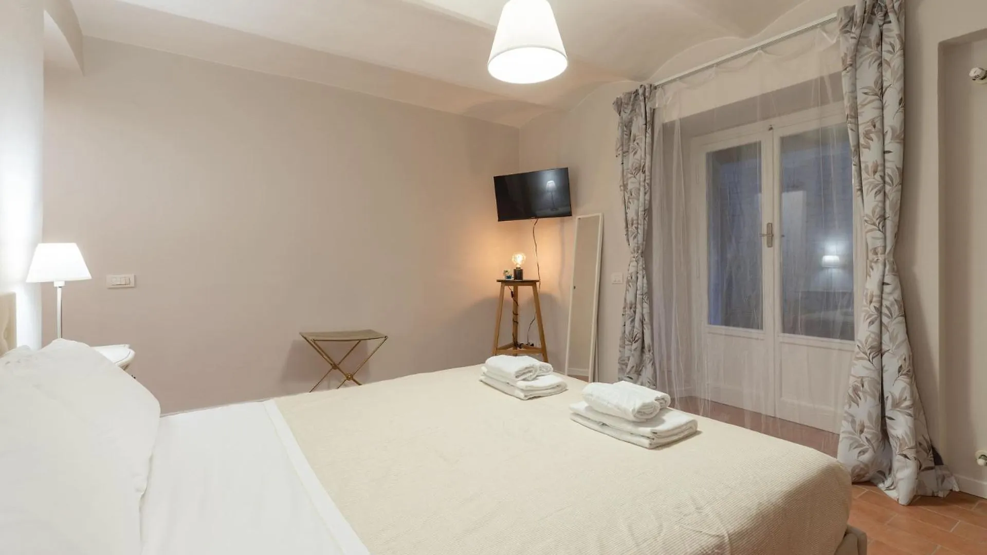 S.Ambrogio Courtyard In Florence-Hosted By Thinah Apartment